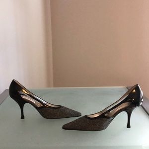 Dolce and Gabbana grey tweed-ish classic pumps.